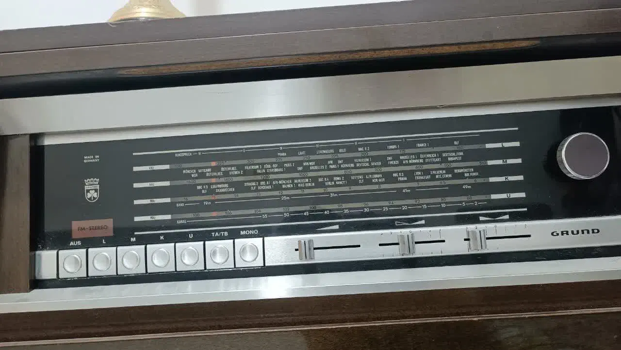 رادیو گرام کمدی پایه دار|کلکسیون اشیاء عتیقه|خلیل آباد, |دیوار