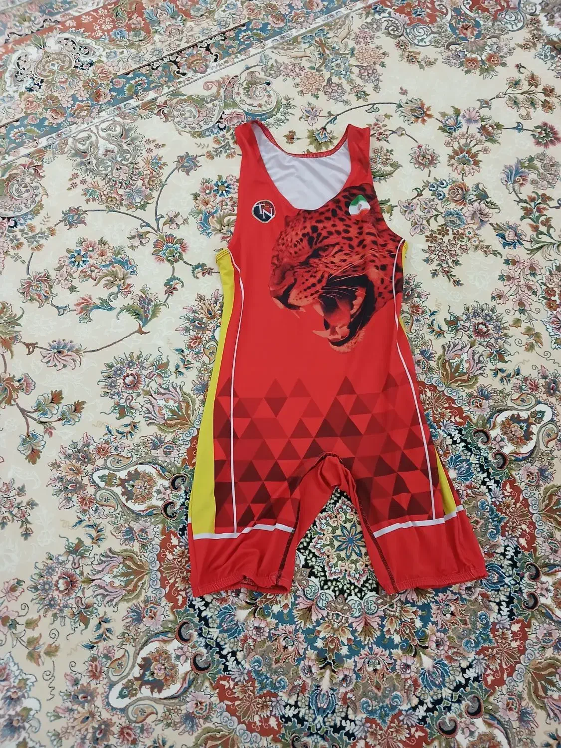 دوبنده کشتی برای ۱۳ سال|کفش و لباس بچه|اندیشه, اندیشه فاز ۳|دیوار