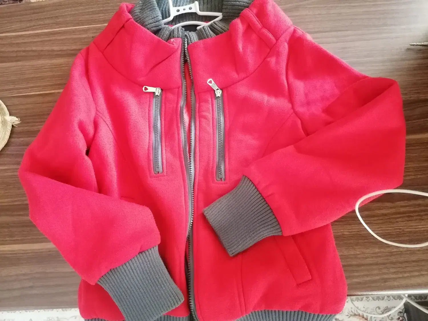 بامبر خوشکل|لباس|صدرا-فارس, فاز ۲|دیوار