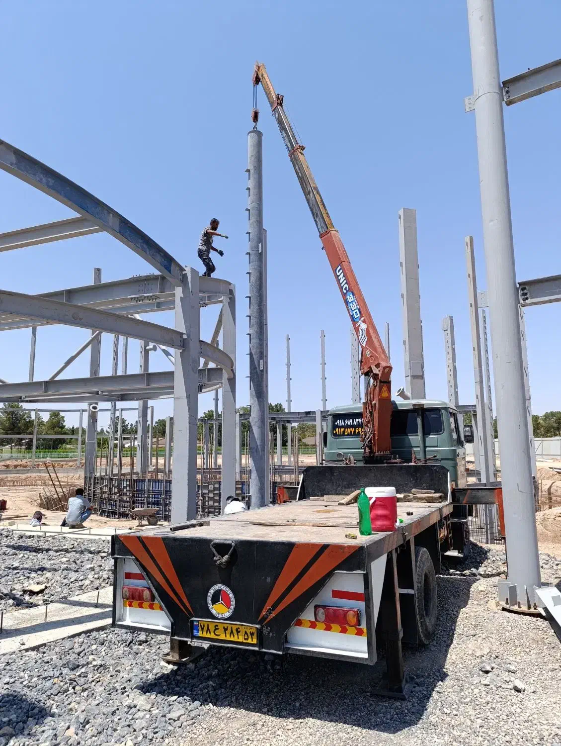 خدمات جرثقیل 3تن ،باسبدنفربردرارتفاع|خدمات حمل و نقل|فولادشهر, C4|دیوار