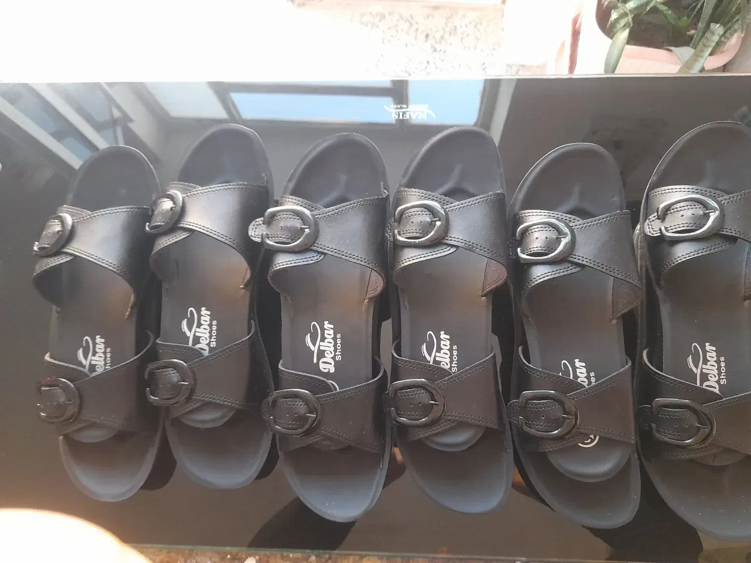 دمپایی|کیف، کفش، کمربند|دورود, |دیوار