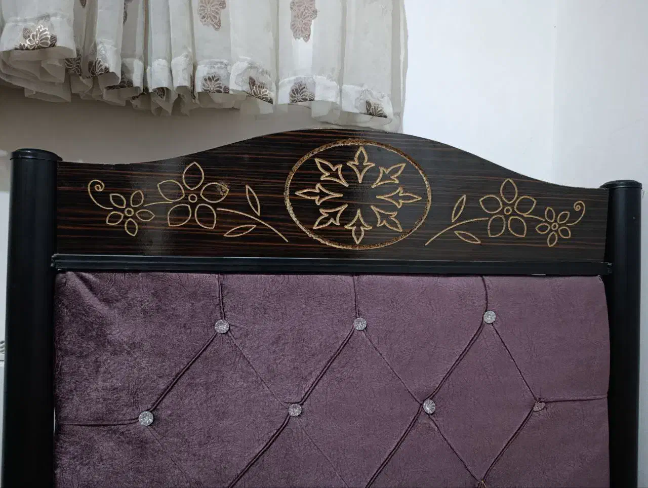 تخت یکنفره با تشک تمیز و سالم|تخت و سرویس خواب|فولادشهر, مسکن مهر فولادشهر|دیوار