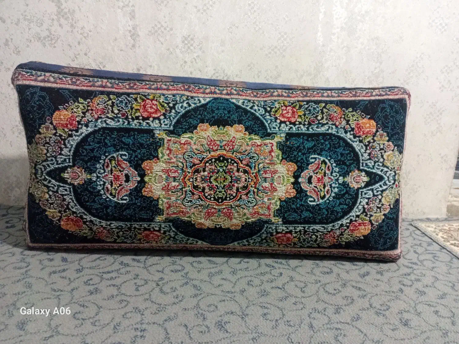 پشتی|پشتی|گلستان (تهران), |دیوار