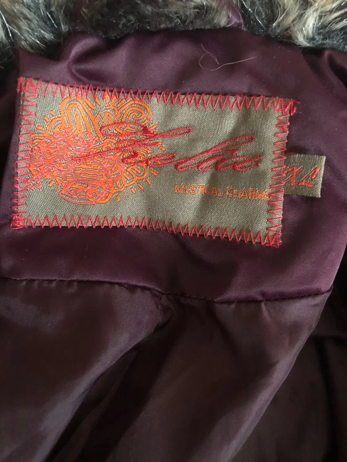 بارونی پالتو وکت|لباس|اندیشه, اندیشه فاز ۴|دیوار