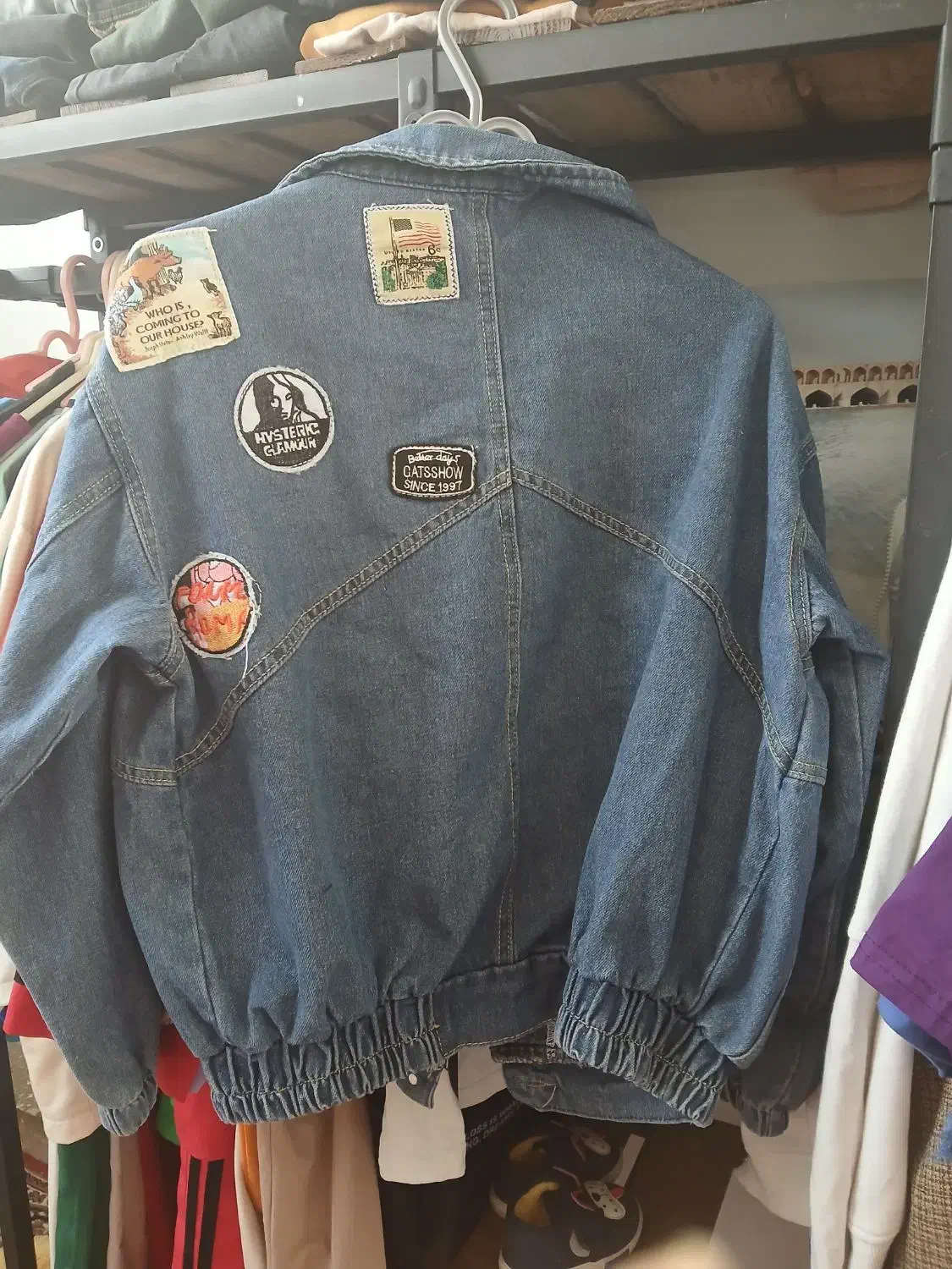 کت لی|لباس|اصفهان, پوریای ولی|دیوار