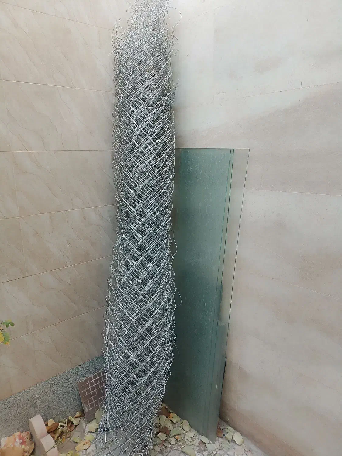 فنس توری گالوانیزه و صندلی و داس و بوته کن|مصالح و تجهیزات ساختمان|تبریز, |دیوار