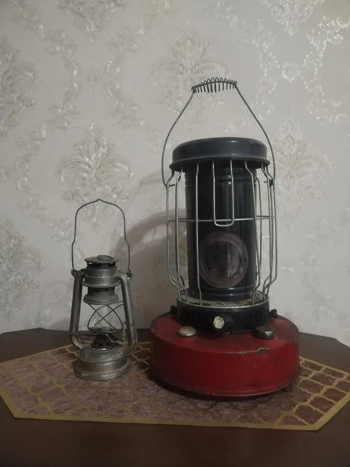 فانوس و نفتی|کلکسیون اشیاء عتیقه|تربت‌حیدریه, دیزقند|دیوار