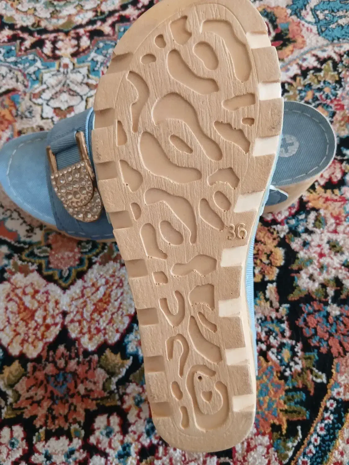 دمپایی|کیف، کفش، کمربند|ویسیان, |دیوار