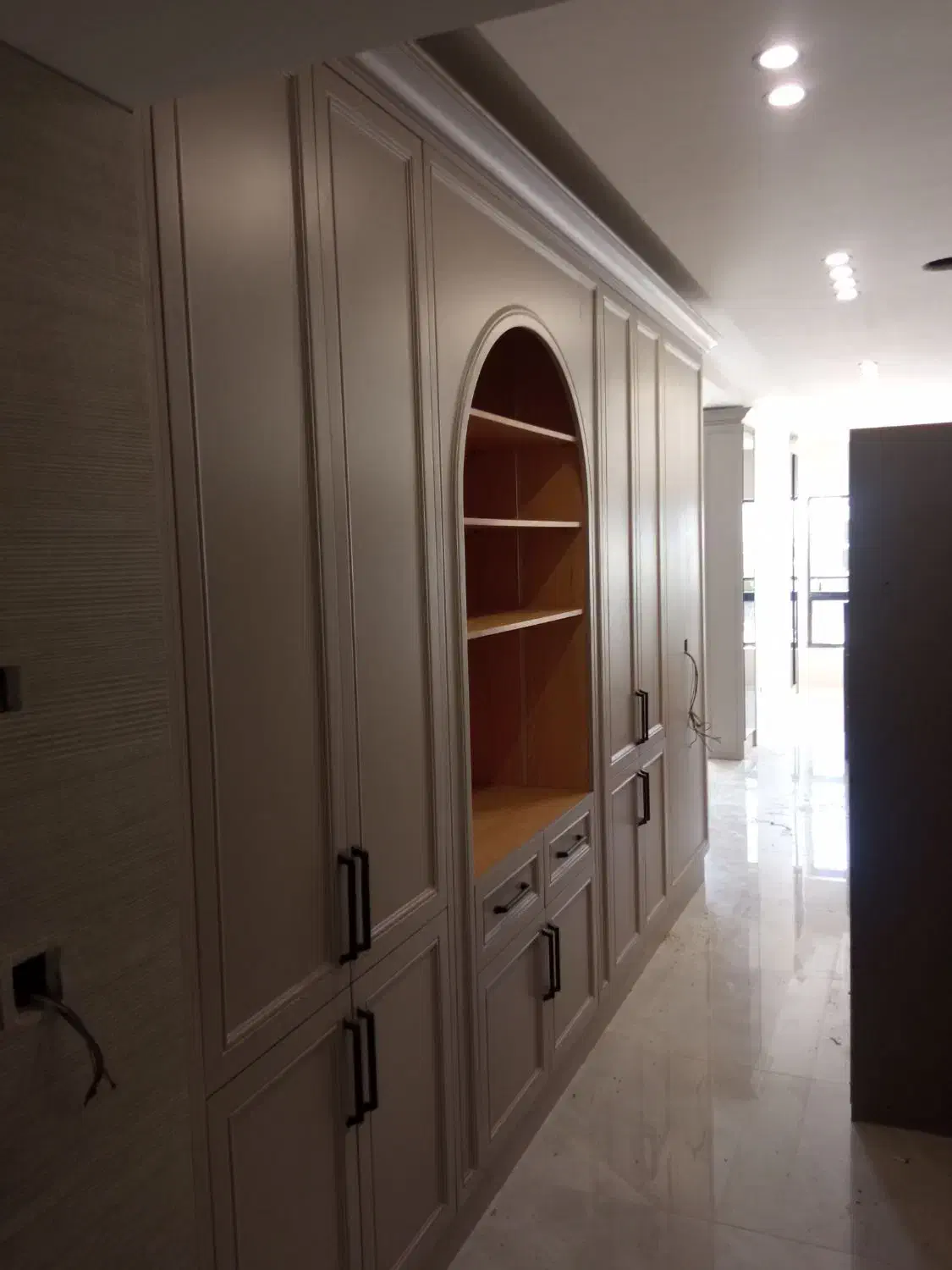 به یک کمک نصاب کابینت نیازمندیم|استخدام معماری، عمران و ساختمانی|تهران, تهرانپارس غربی|دیوار