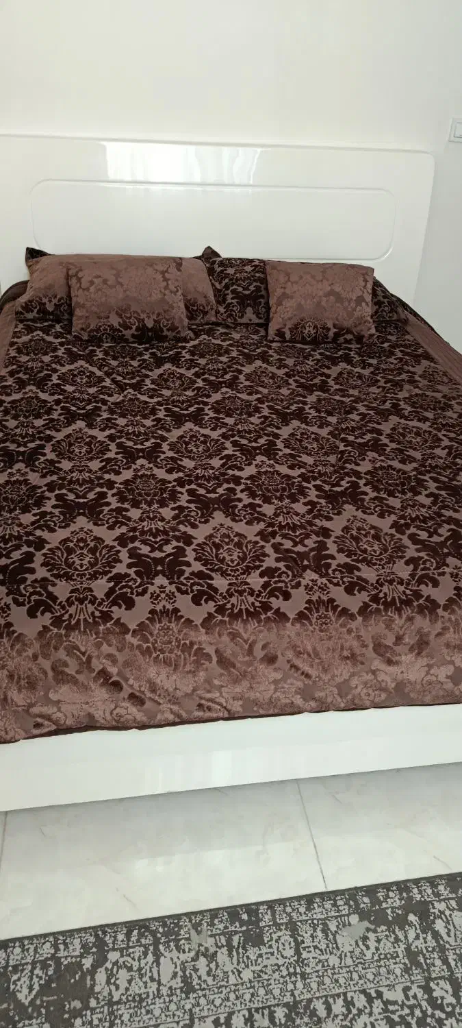 روتختی با دو عدد بالشت و  ملافه دو عدد رو کوسنی|سرویس روتختی|پرند, فاز ۳|دیوار