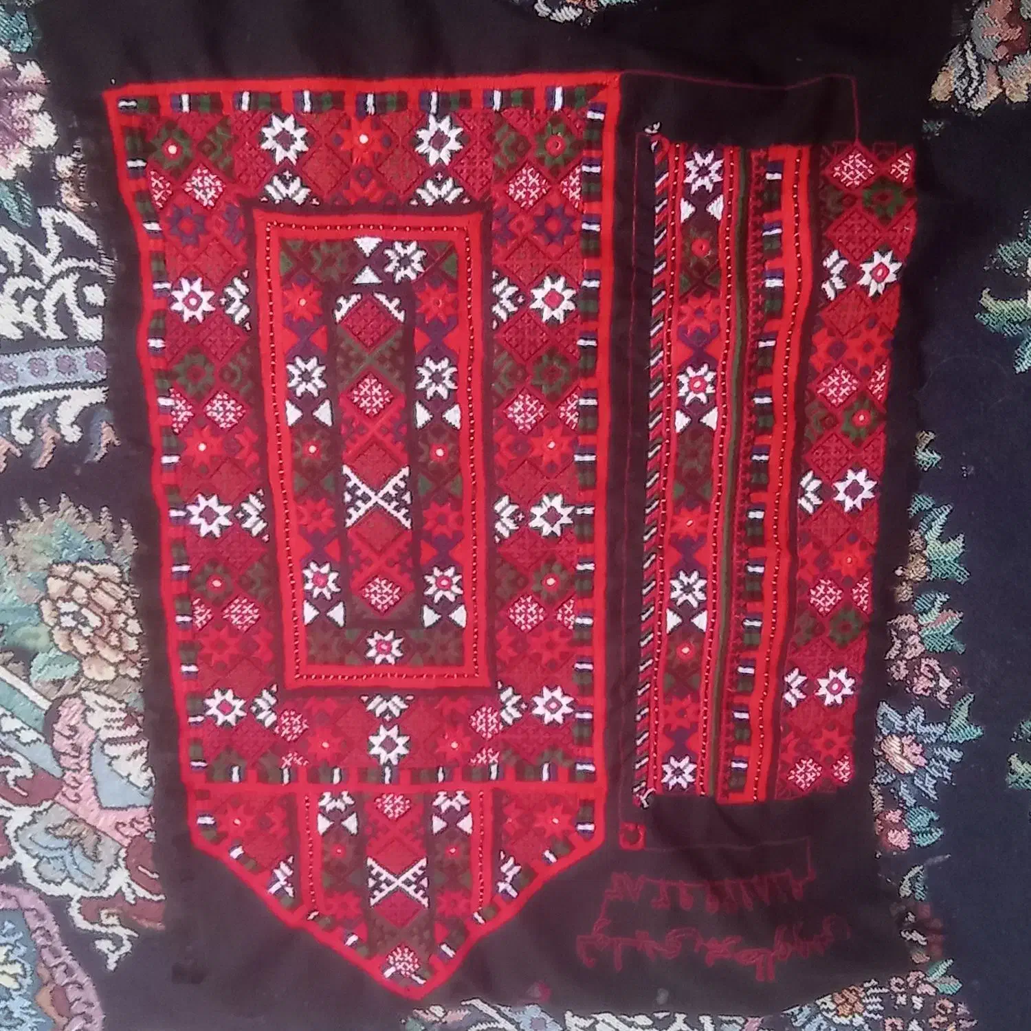 زی آستین چرخ ودست|لباس|خاش, |دیوار