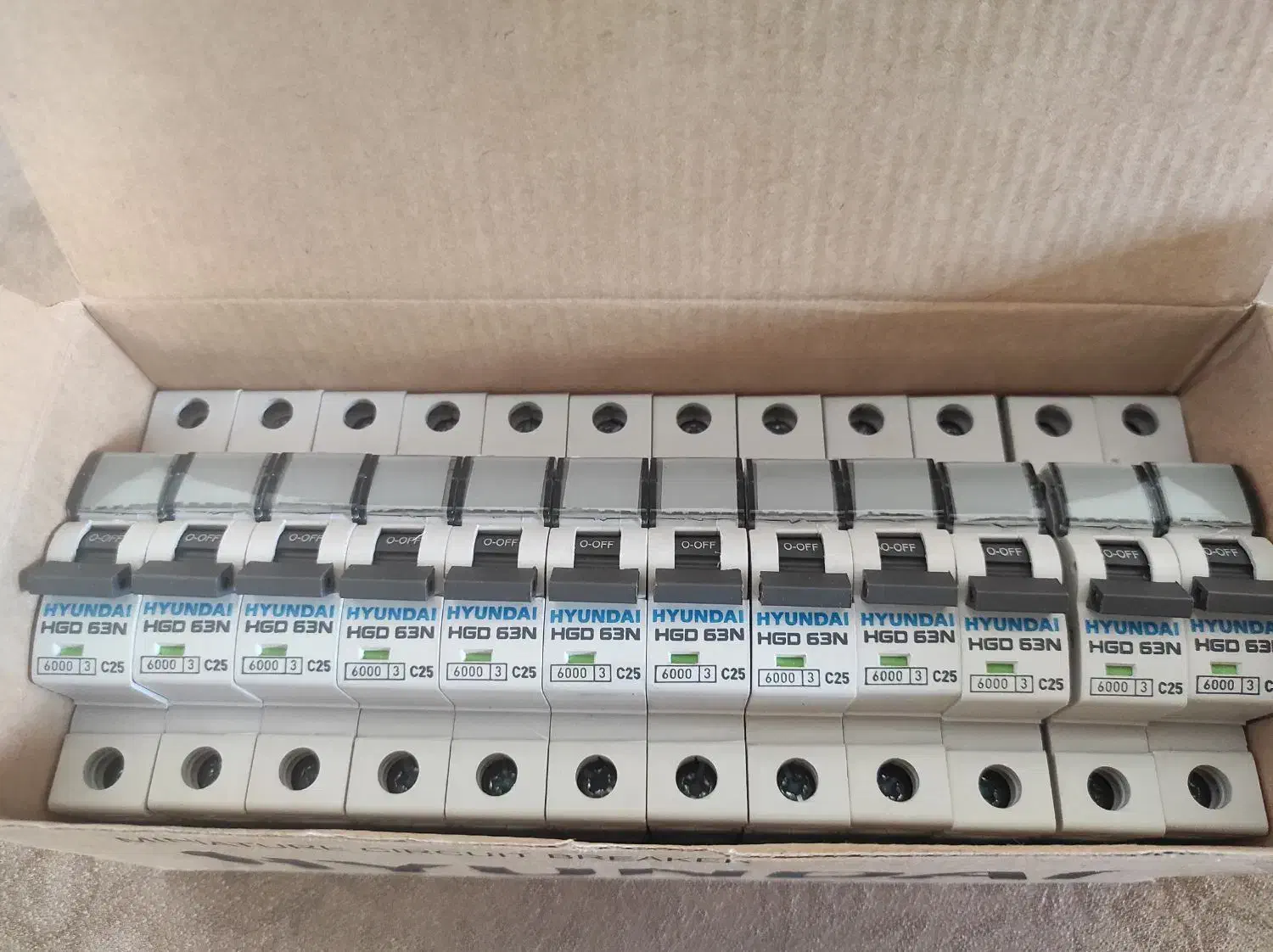 کلید مینیاتوری هیوندایی|مصالح و تجهیزات ساختمان|ری, صفاییه (چشمه علی)|دیوار