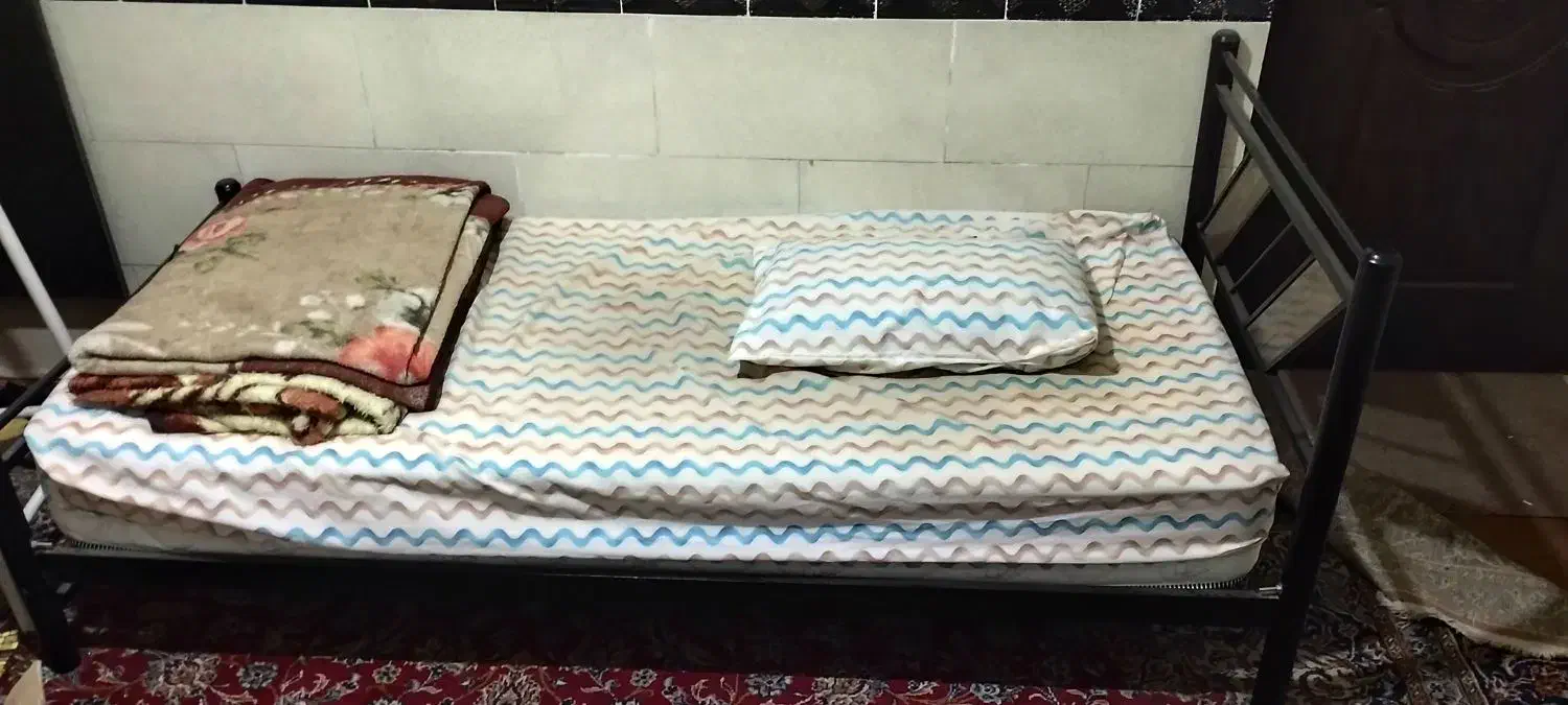 تخت وتشک|تخت و سرویس خواب|شیراز, تندگویان|دیوار