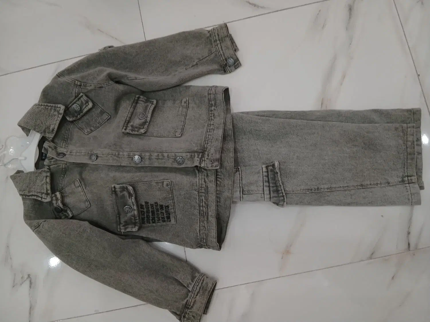 کت و شلوار جین|کفش و لباس بچه|نهاوند, |دیوار