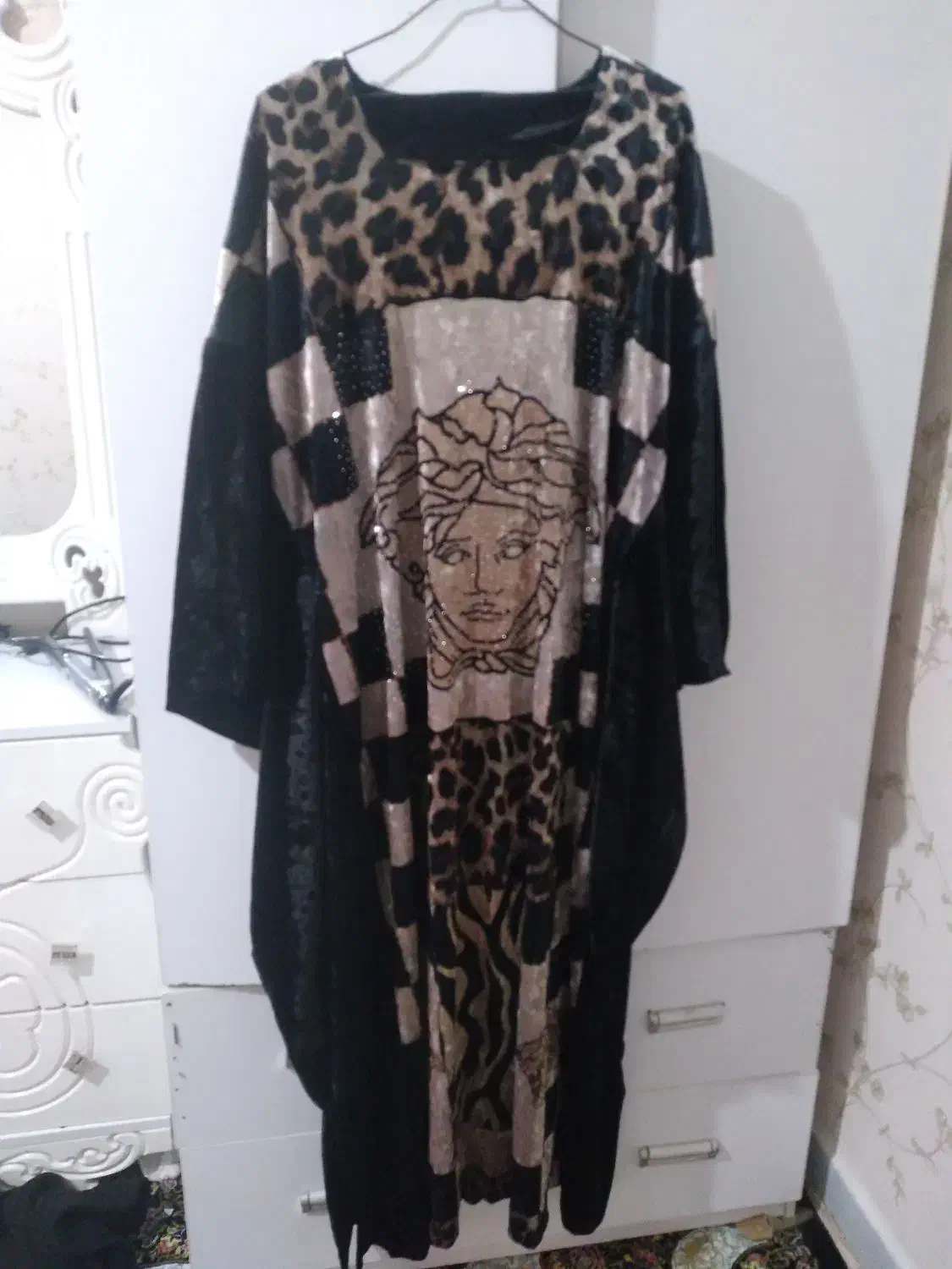 مانتو عبا|لباس|کرج, حصارک پایین|دیوار