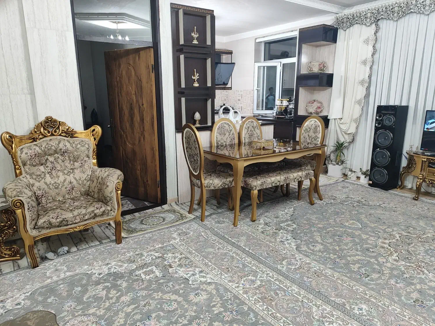 صنایع چوبی و مبل و میز نهارخوری|مبلمان خانگی و میز عسلی|سراب, |دیوار