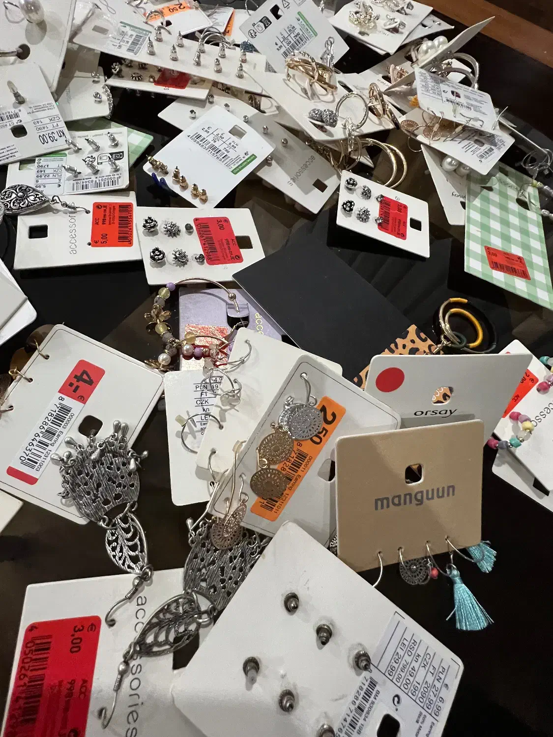 گوشواره بدل،|بدلیجات|کیش, |دیوار