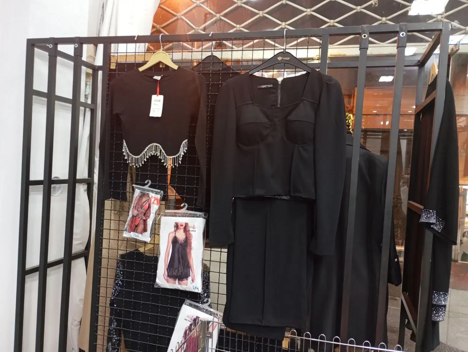 دکور پشت شیشه|فروشگاه و مغازه|سبزوار, جوادیه غربی|دیوار