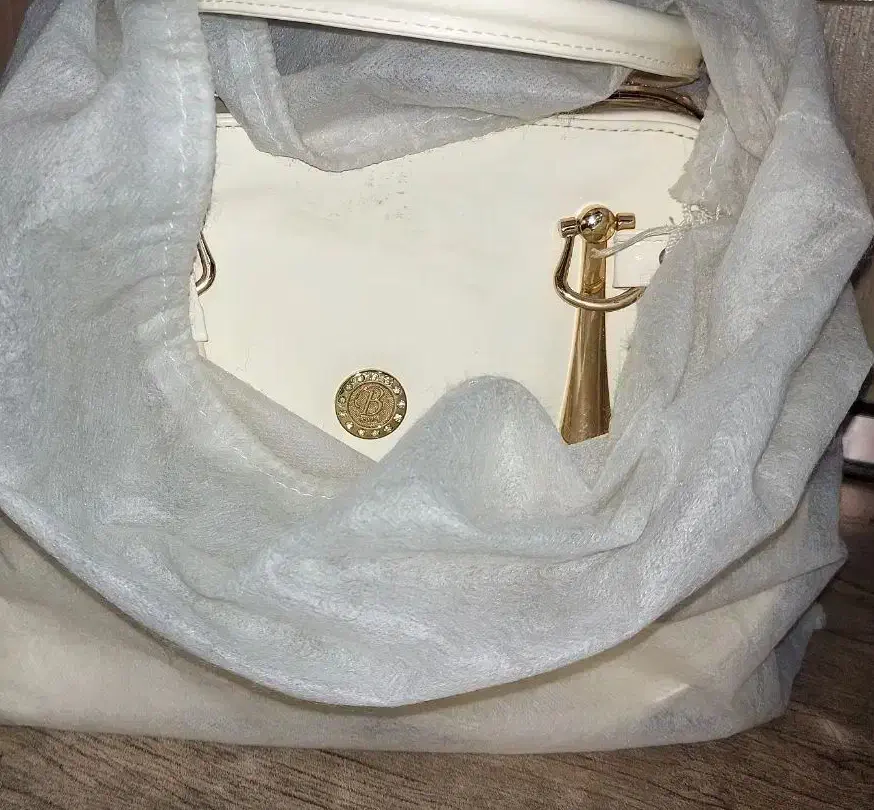 کیف خارجی زنونه سفید|کیف، کفش، کمربند|رشت, فلسطین|دیوار