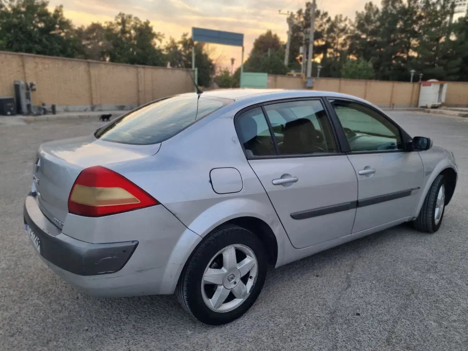 مگان ۲۰۰۰ اتومات وارداتی|خودرو سواری و وانت|اصفهان, جلفا|دیوار