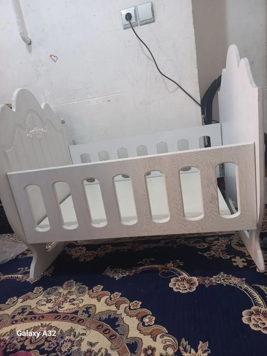 گهواره|تخت و سرویس خواب|دلیجان, |دیوار