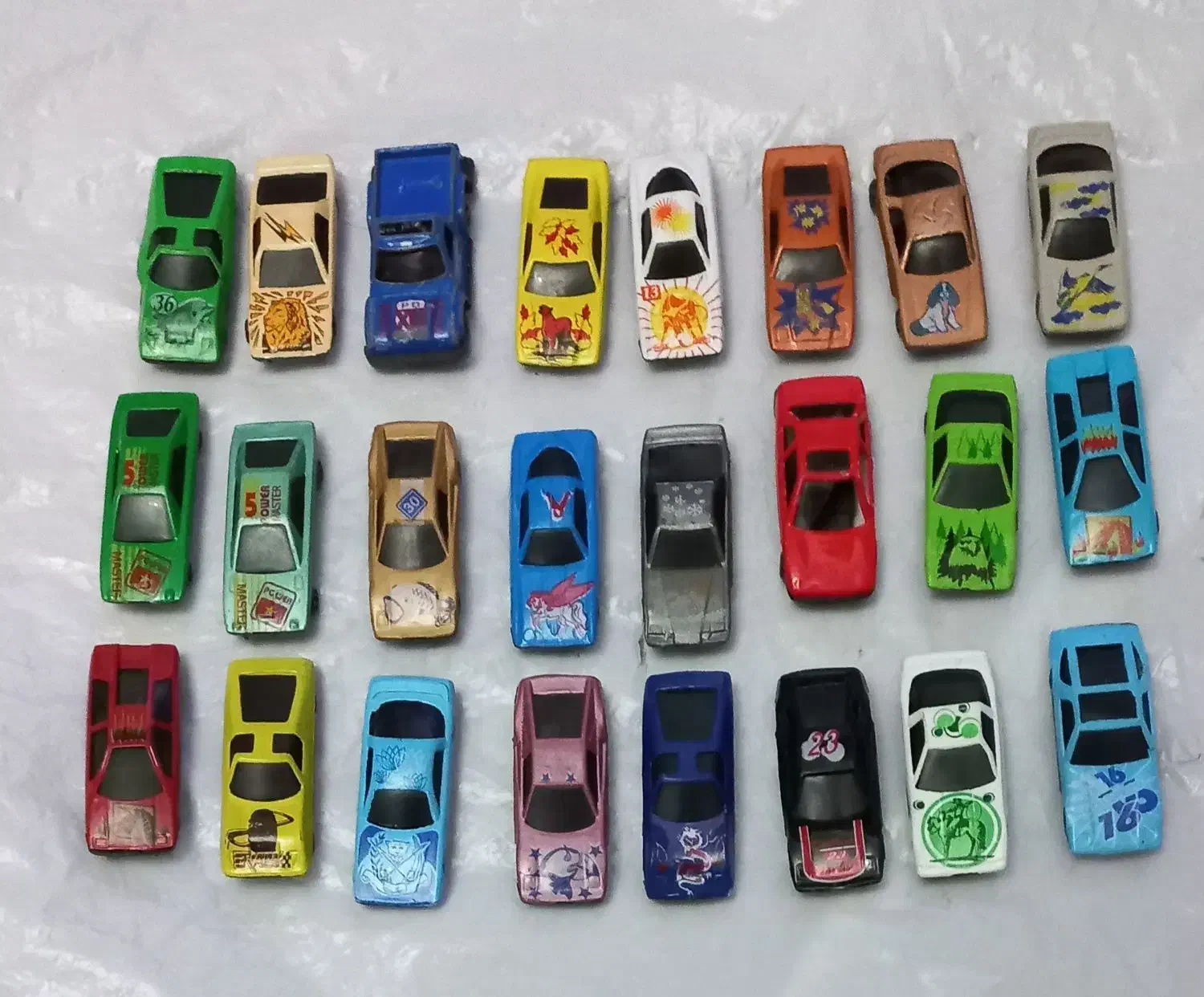 تعدادی ماشین فلزی کوچک هر کدام ۴۰۰۰۰تومان|اسباببازی بچه|گرگان, |دیوار