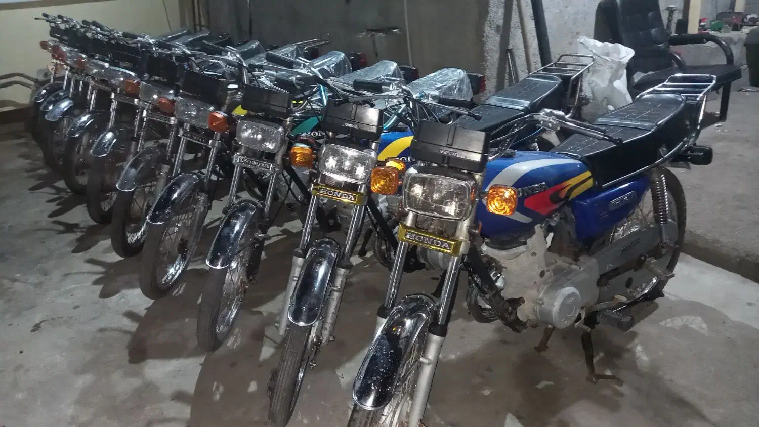 موتورسیکلت مزایده هندا وپاکشتی شعبه1ایسین ش2 کهنوج|موتورسیکلت|بندرعباس, |دیوار
