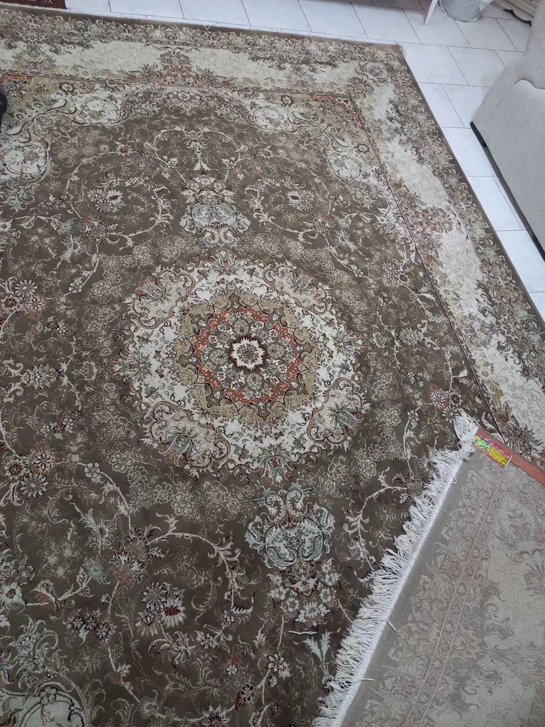 فرش نو متری کاملا سالم رنگ کرم ۸تومن|فرش|صومعهسرا, |دیوار