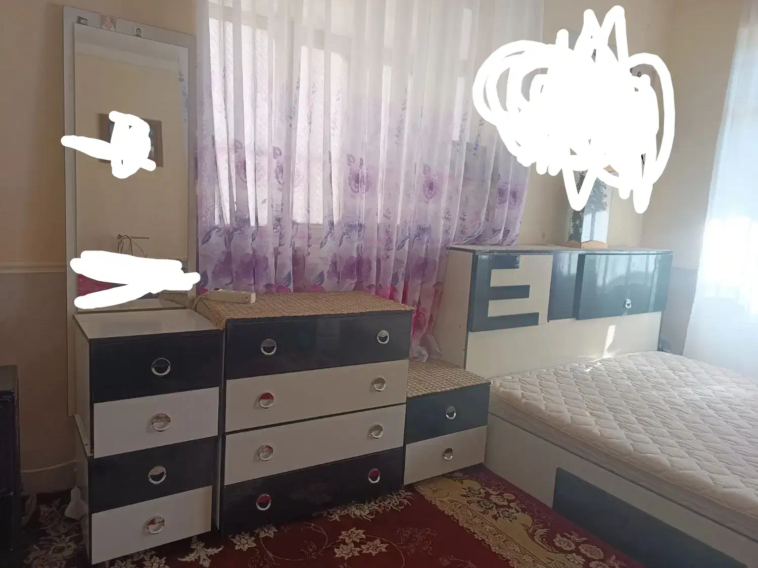 یک عدد تخت خواب دو نفره|تخت و سرویس خواب|سمنان, |دیوار