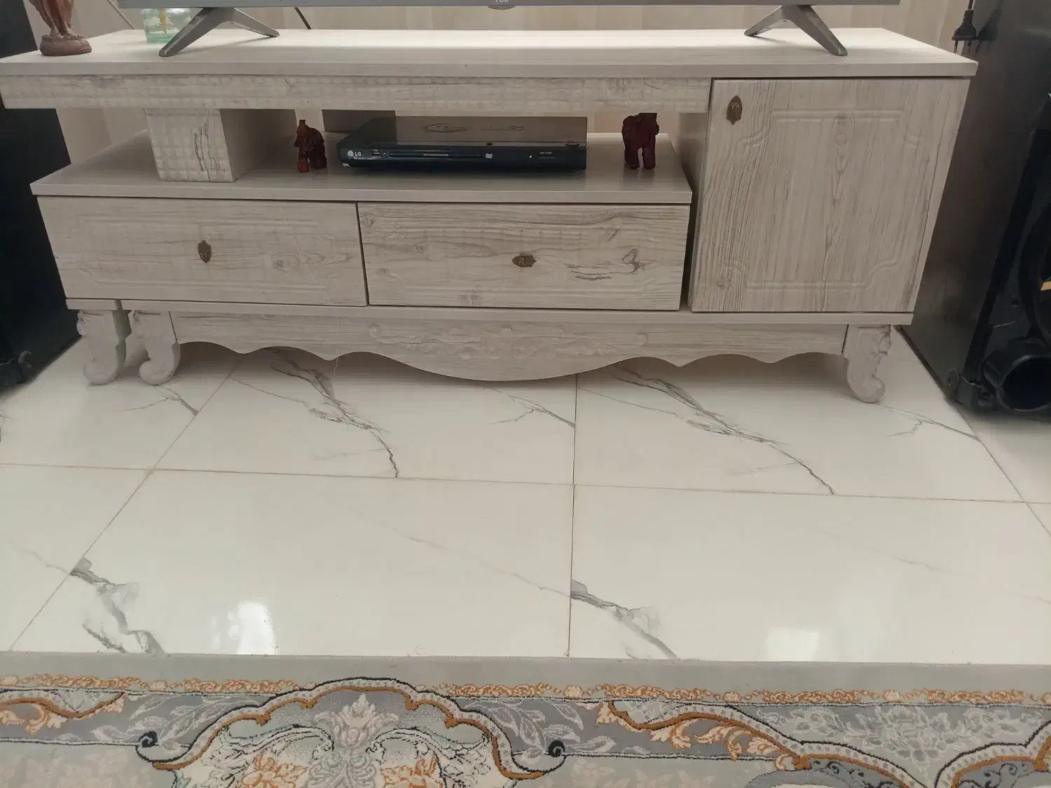 میز تلویزیون سالم وتمیز|میز تلویزیون|سبزوار, قلعهنو دهزار|دیوار