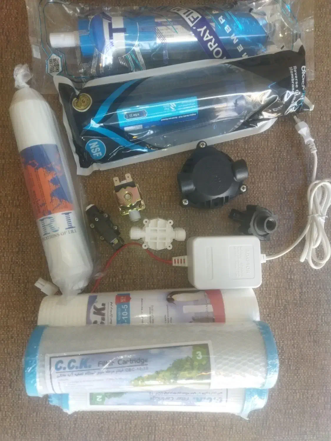 تعمیرات و نصب انواع آب شیرین کن خانگی نیمه صنعتی|آبسردکن و تصفیه آب|قم, آزادگان|دیوار