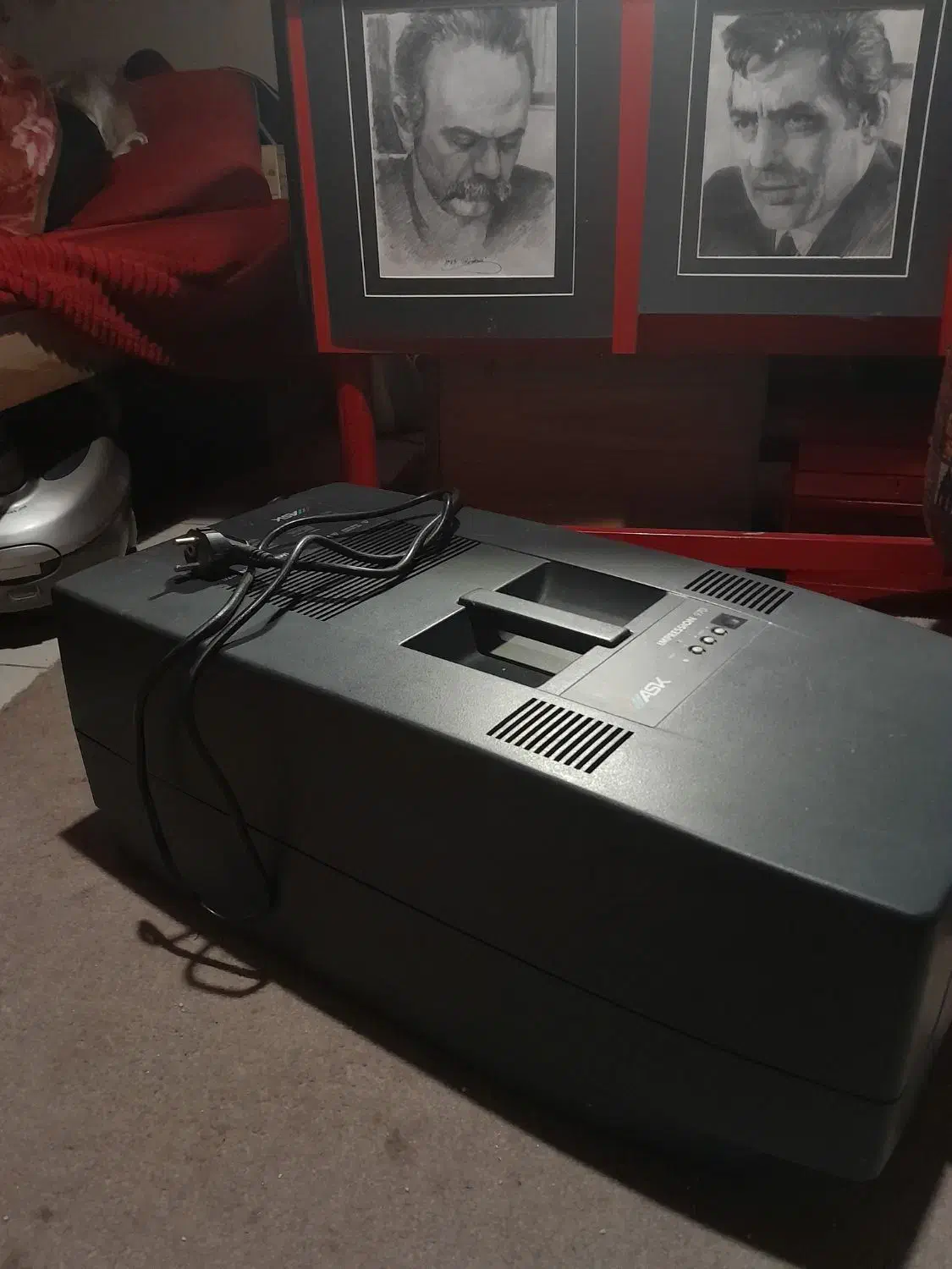 ویدئو پرژکتور|تلویزیون و پروژکتور|اندیشه, اندیشه فاز ۱|دیوار