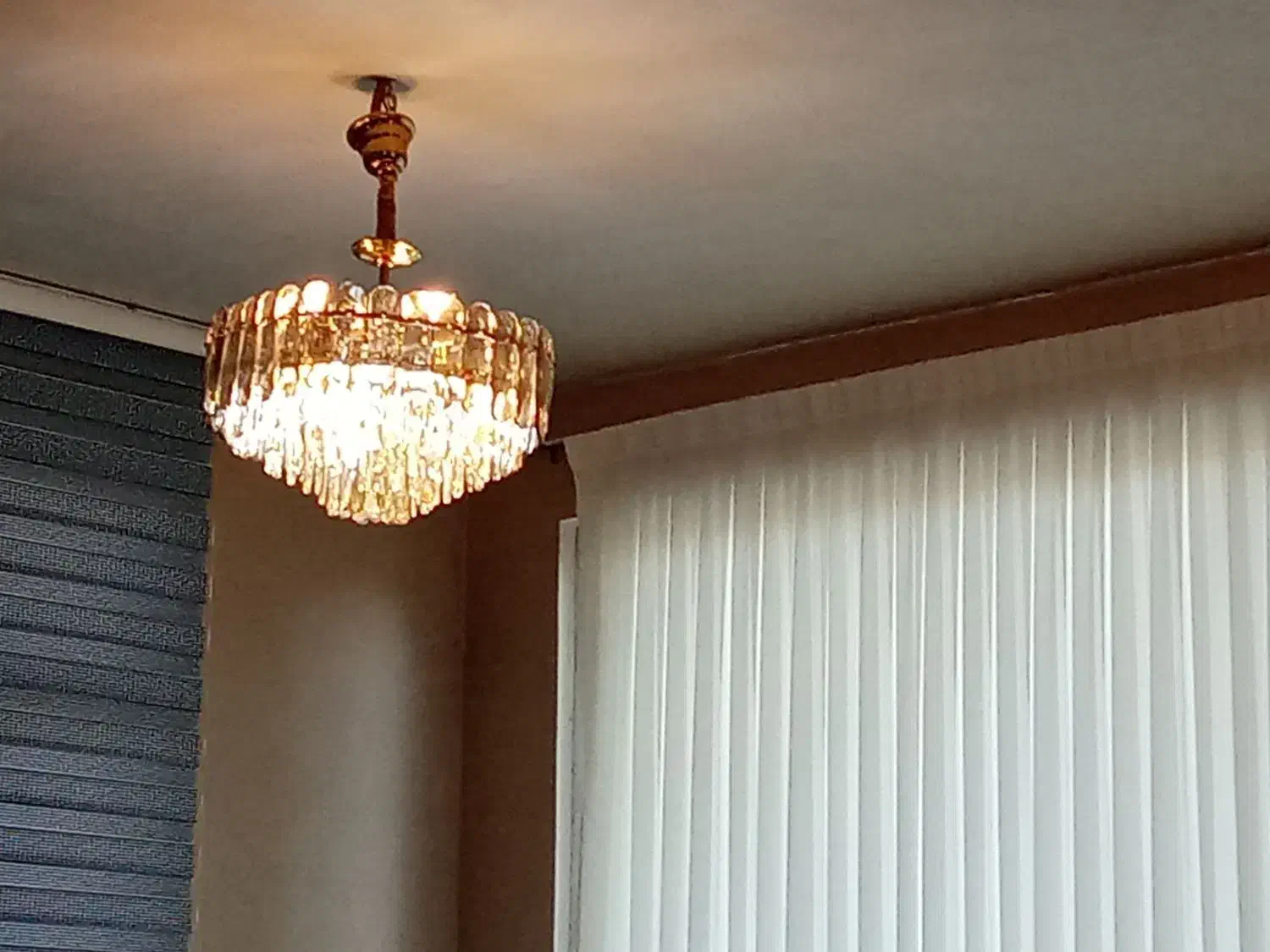 لوستر کریستال کاملا سالم زیر قیمت|لوستر و چراغ آویز|چهارباغ, |دیوار