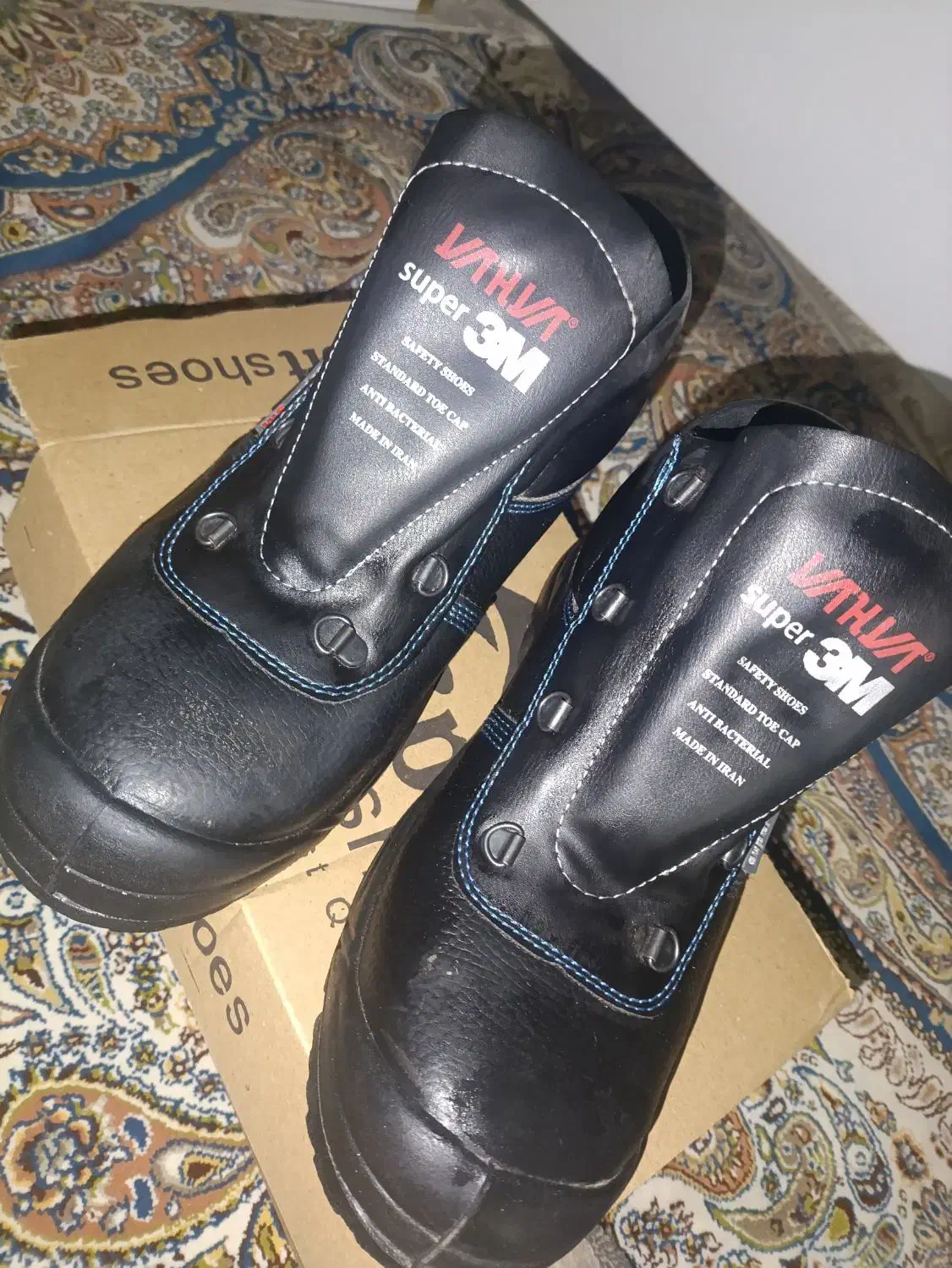 کفش ایمنی کوه نوردی|کیف، کفش، کمربند|رباط‌کریم, رباط‌کریم|دیوار