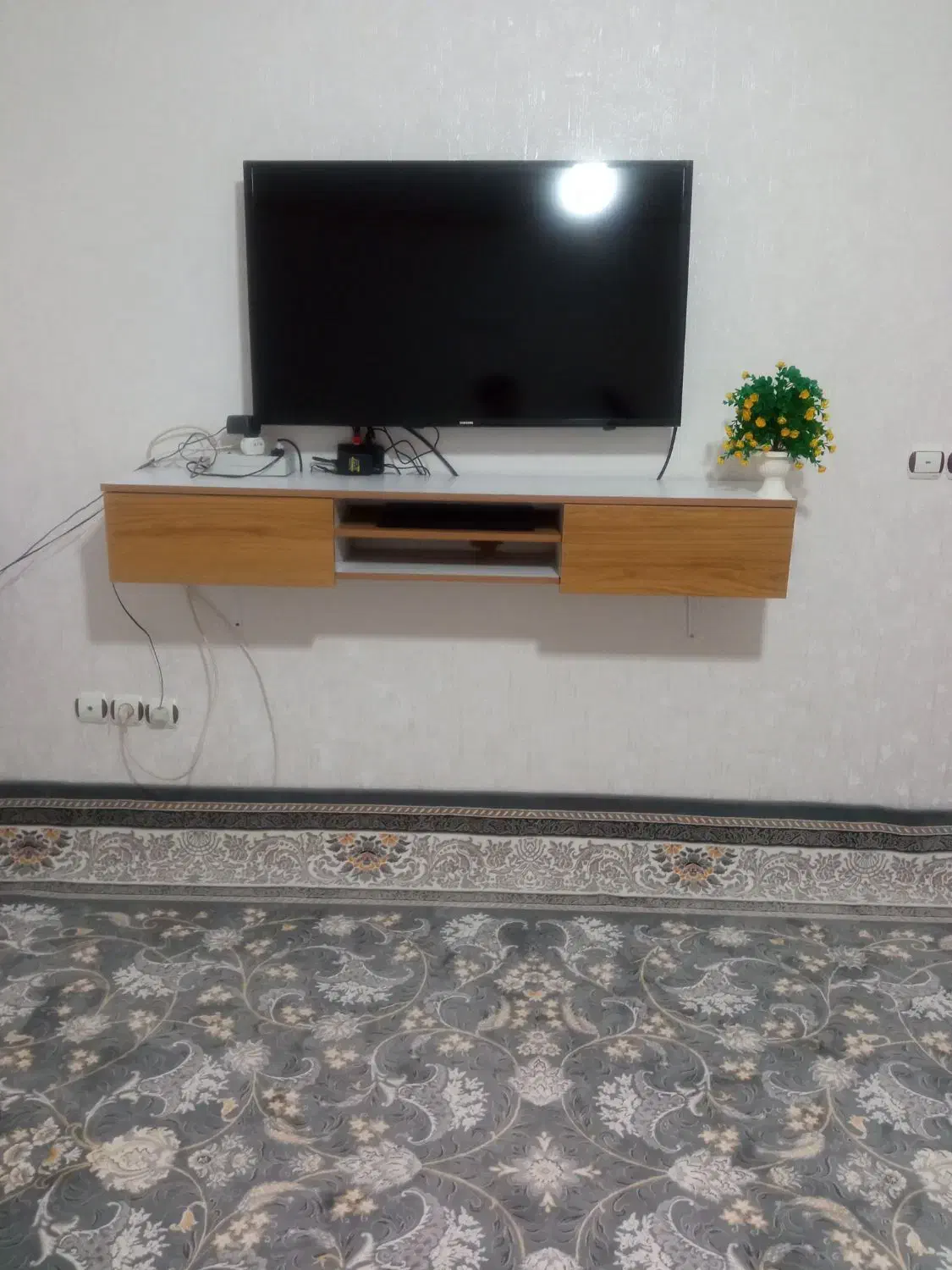 میز تلویزیون تمیز بدون خط و خش|میز تلویزیون|قدس, شهر‌قدس|دیوار