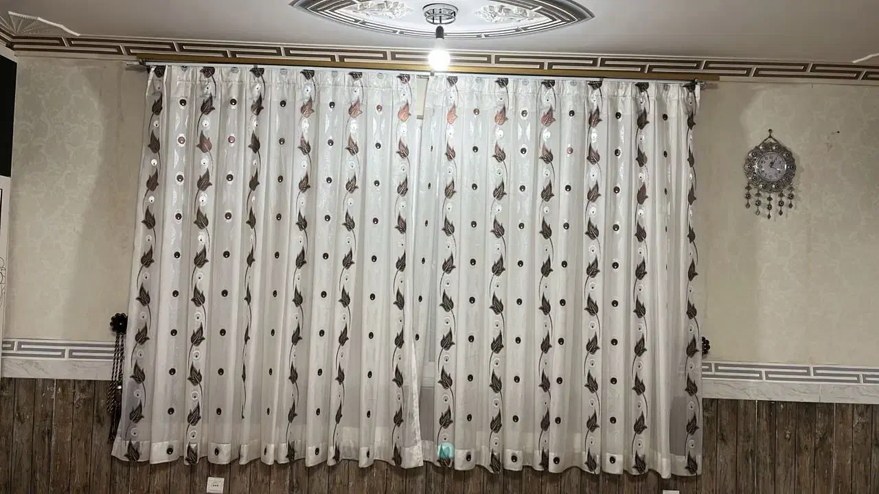 پرده آماده شده به همراه چوب و ریل و نوار کامل|پرده، رانر، رومیزی|قشم, |دیوار