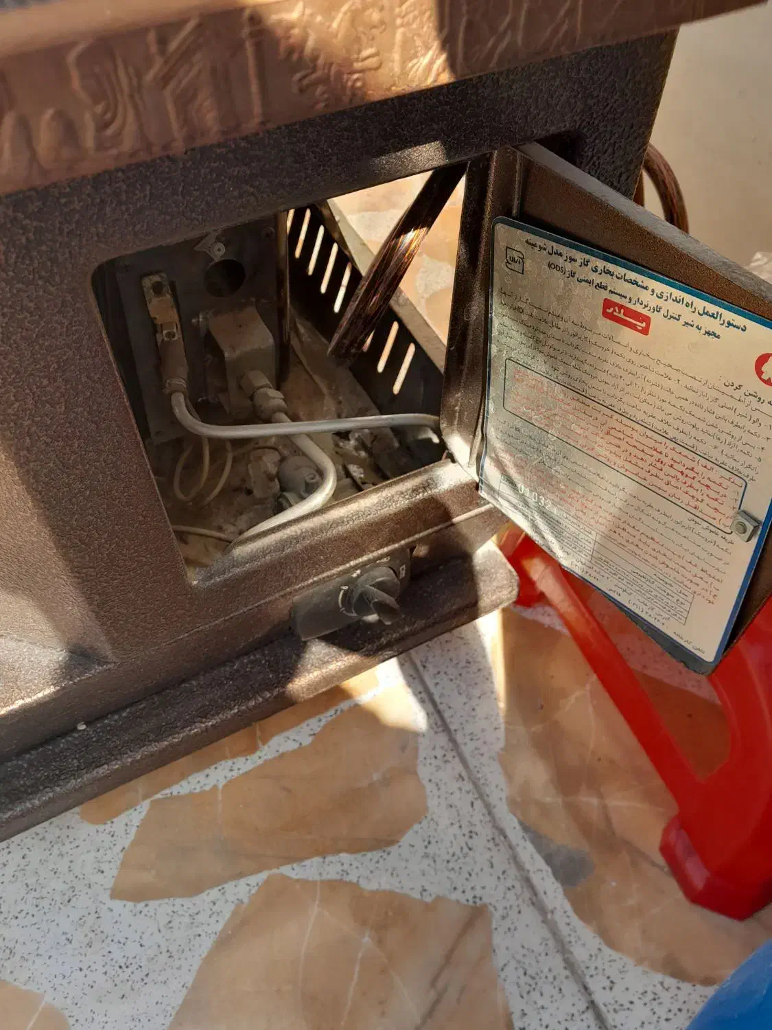 بخاری گازی طرح شومینه قهوه‌ای دودکش‌دار|بخاری، هیتر، شومینه|اهواز, زیتون کارمندی|دیوار