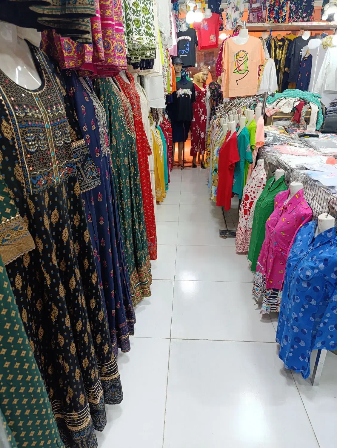 تمامی فروشگاه حراج واقعی|لباس|خرمشهر, |دیوار