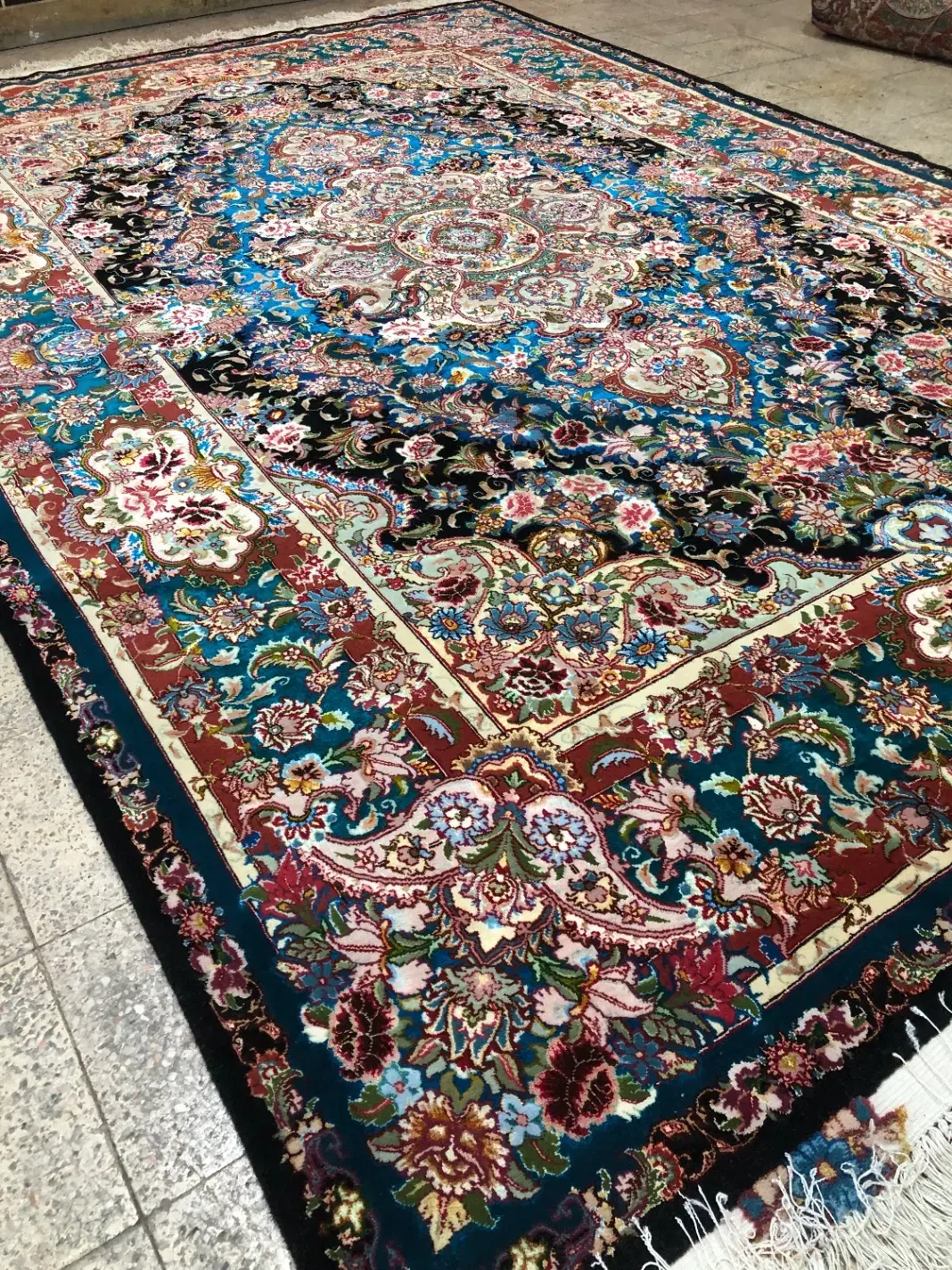 (فرش فرزین)جفت۹متر سالاری۳کف ابریشم۴۰رج چله ابریشم|فرش|تبریز, |دیوار