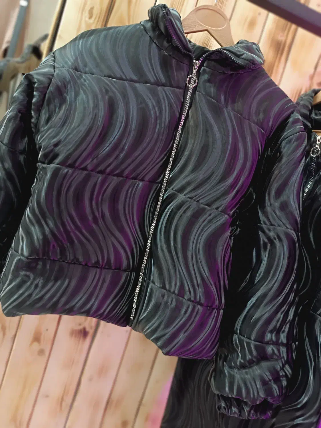 کاپشن|لباس|قم, نیروگاه|دیوار