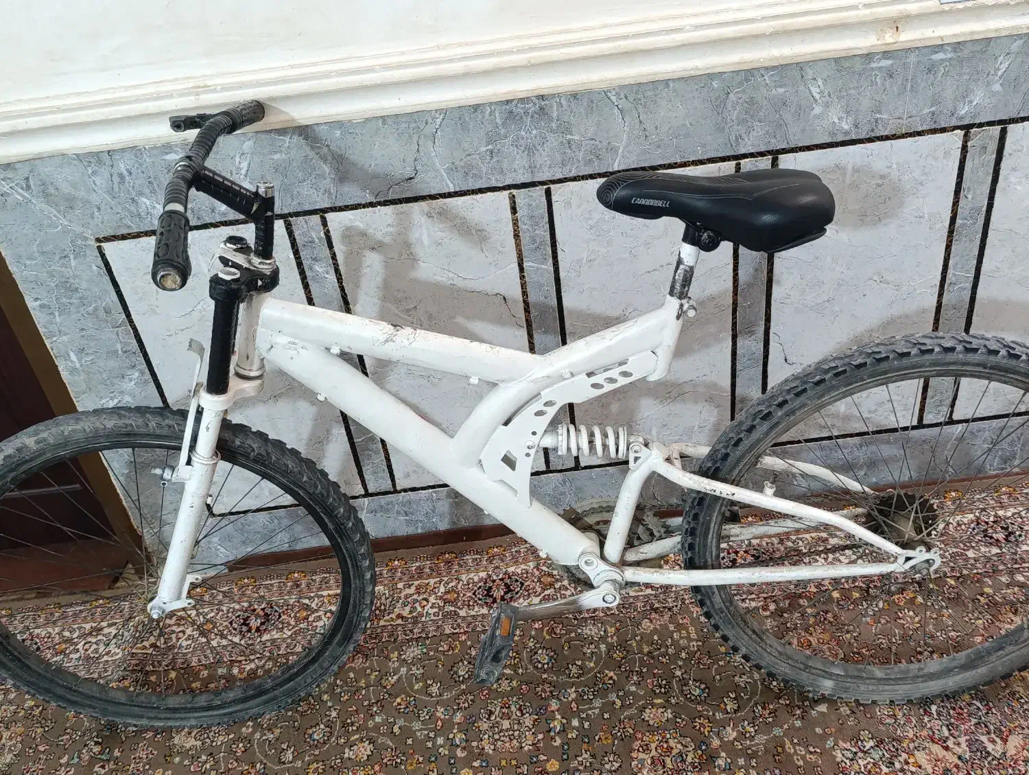 دوچرخه|دوچرخه، اسکیت، اسکوتر|زهک, |دیوار