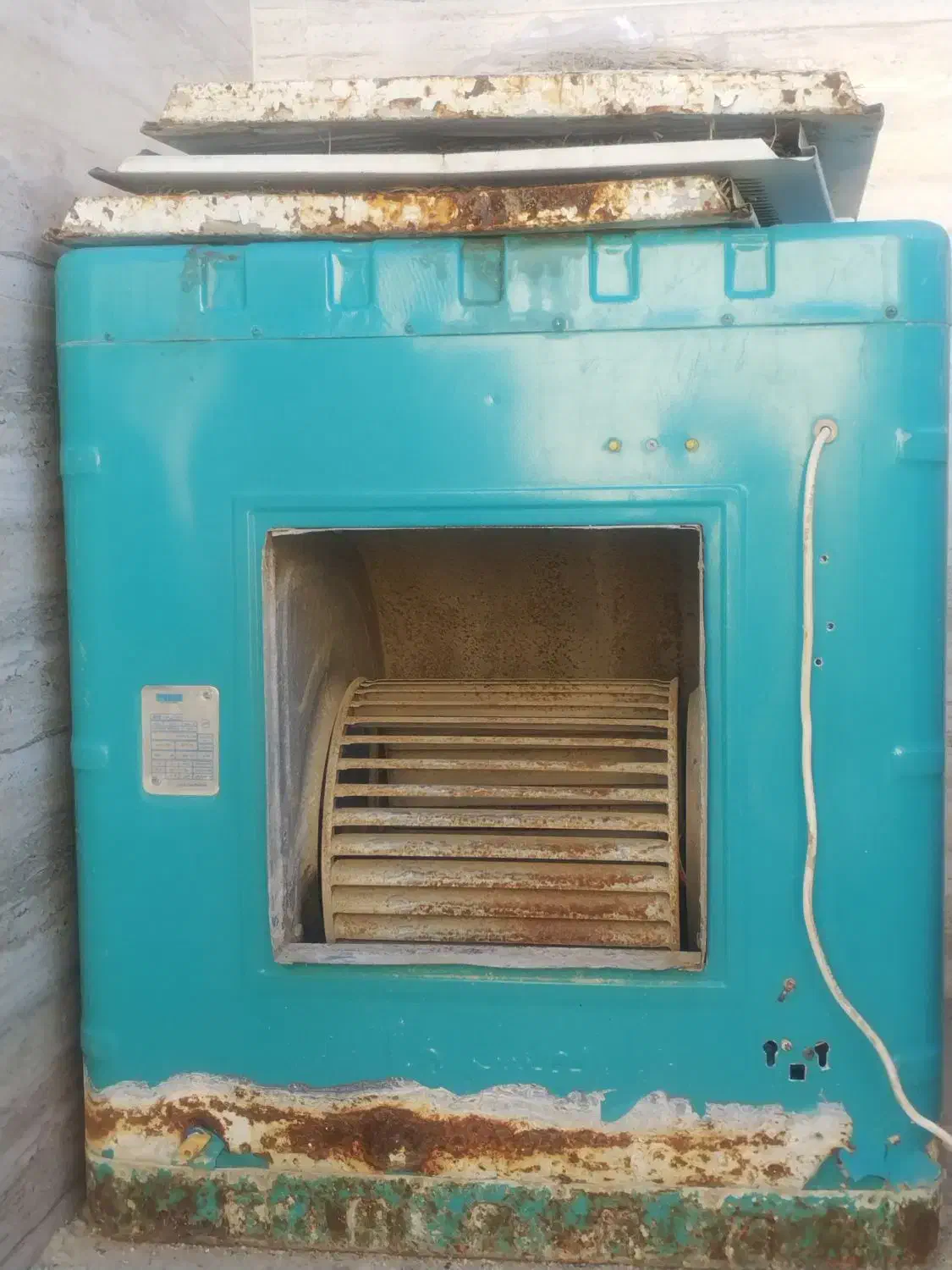 کولر آبی|کولر آبی|دوگنبدان, |دیوار