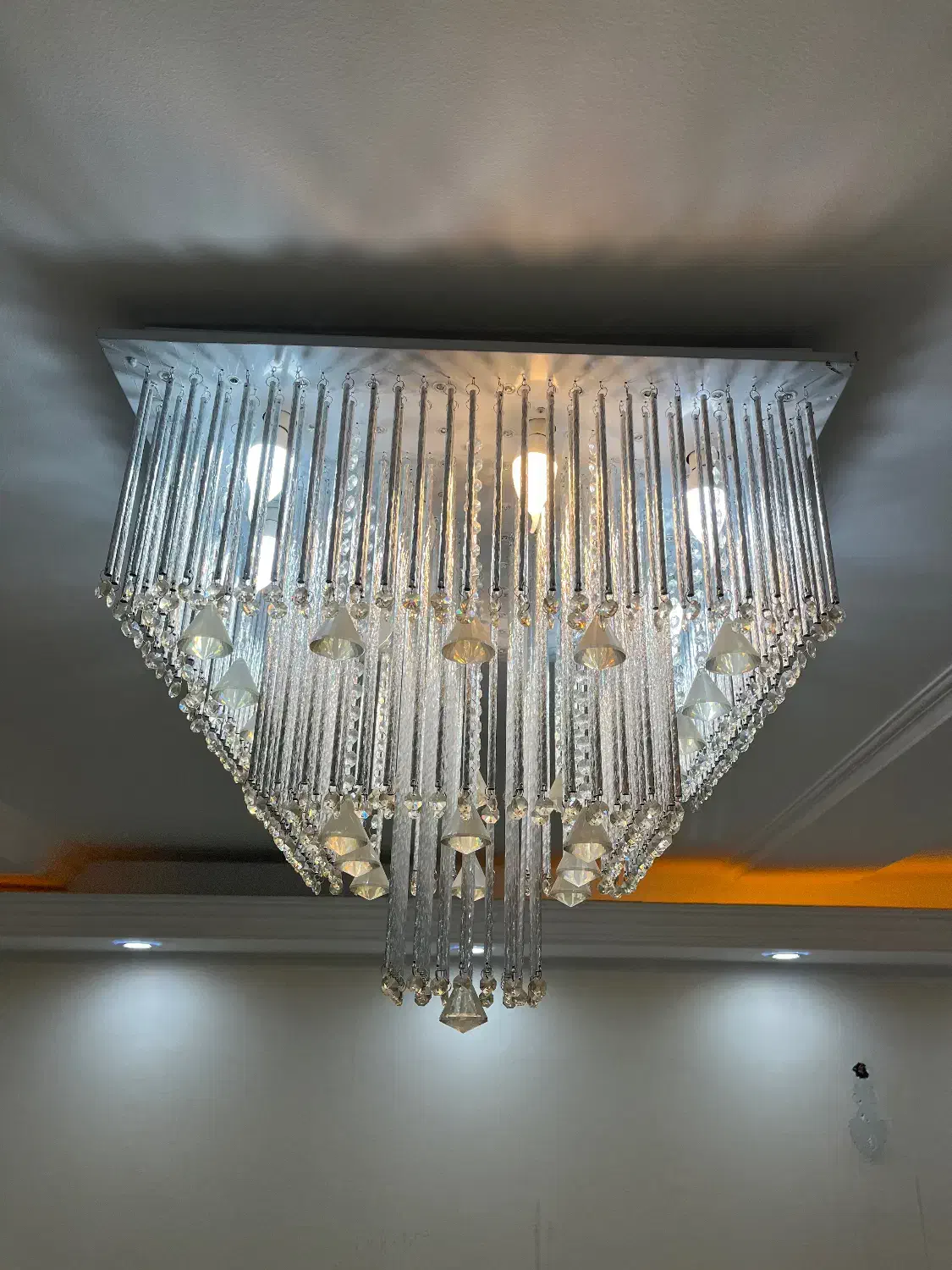 لوستر کریستالی|لوستر و چراغ آویز|شیراز, زرهی|دیوار