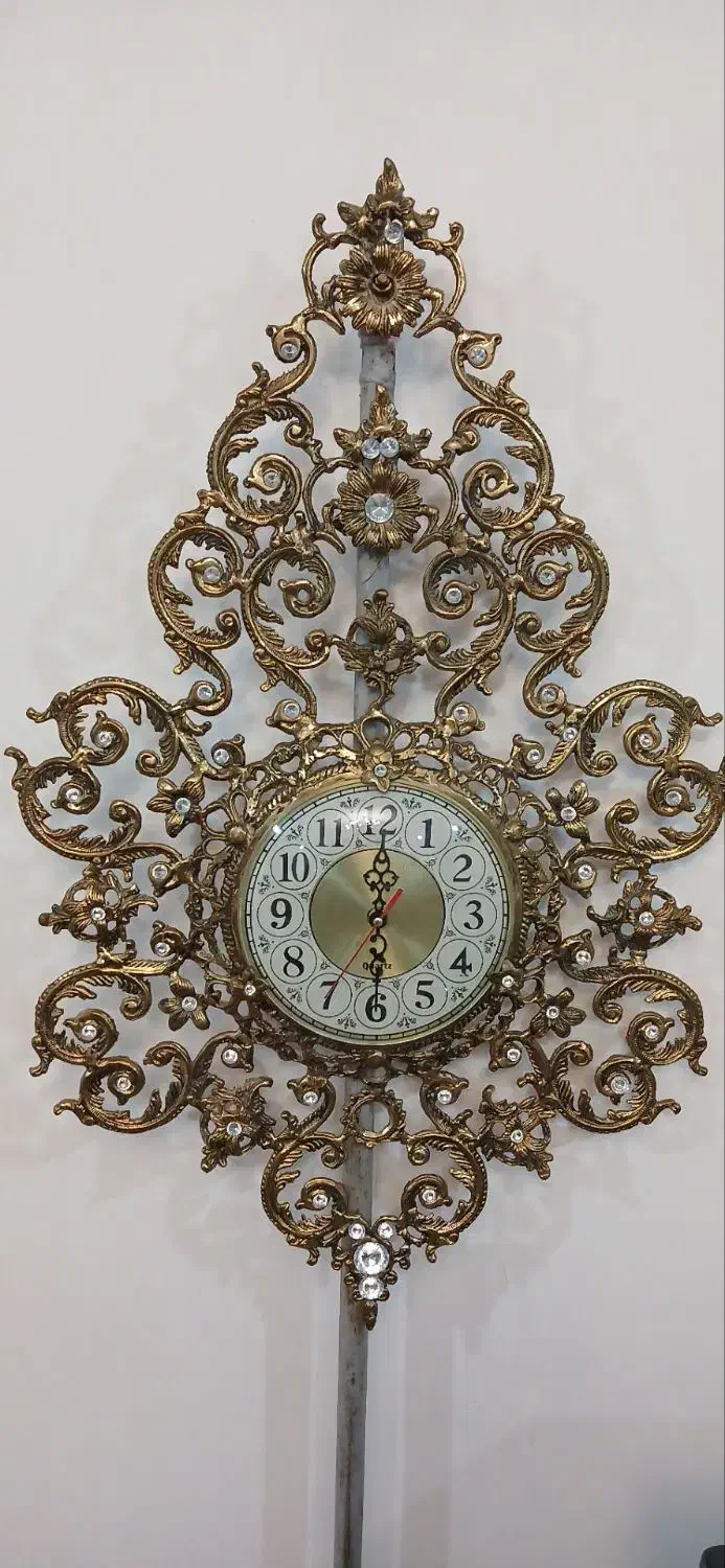 ساعت برنزی خیلی سنگین حدود چهارکیلو|ساعت دیواری و تزئینی|مرند, |دیوار