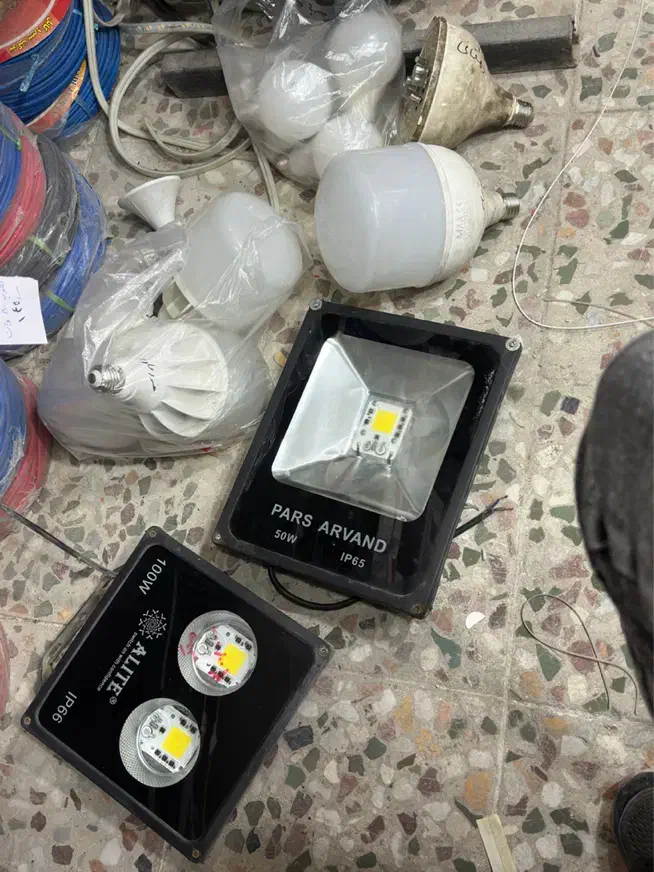 تعمیر لامپ و پرژکتور|خدمات پیشه و مهارت|برازجان, |دیوار