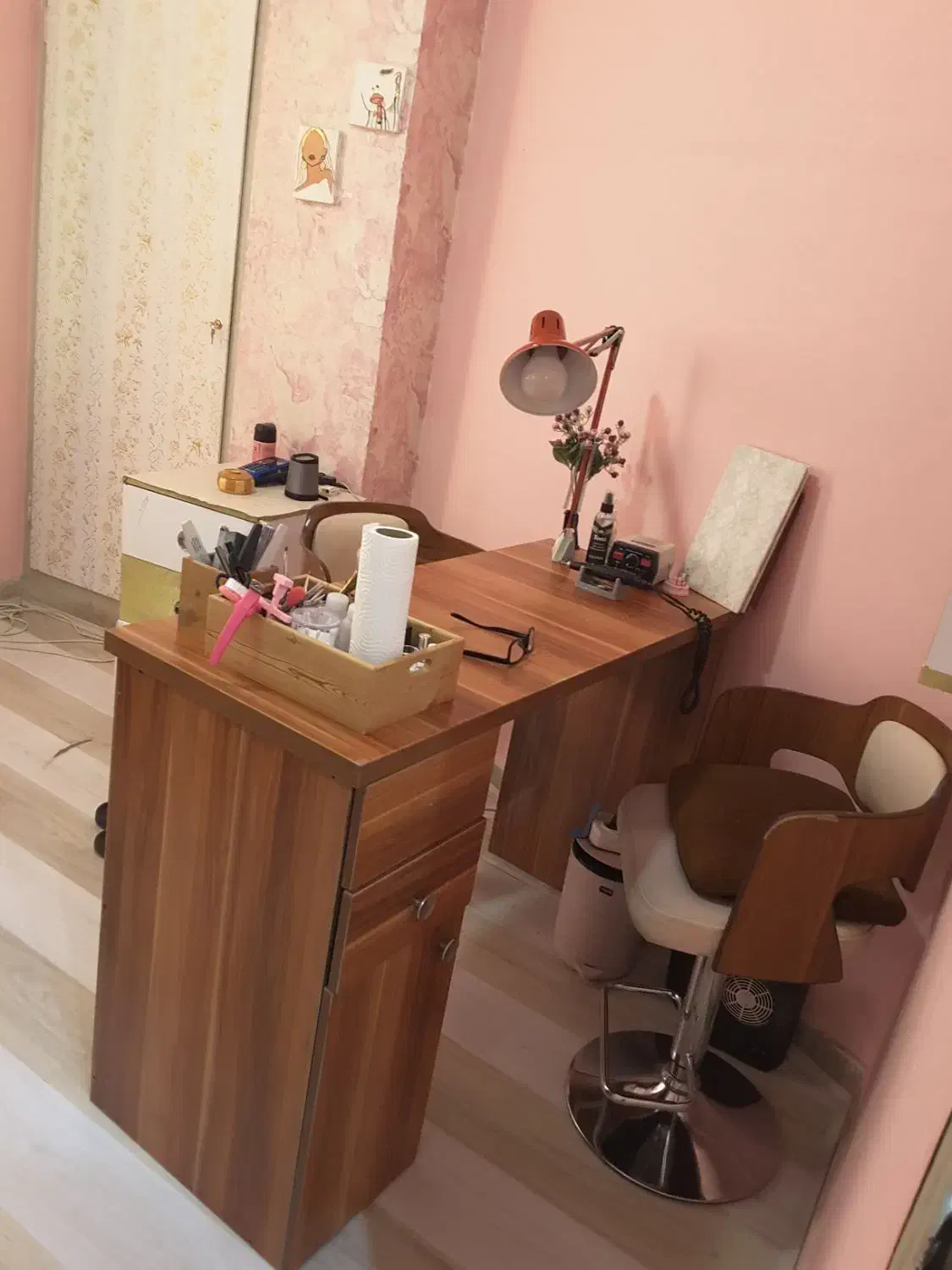 اجاره اتاق در سالن زیبایی|خدمات آرایشگری و زیبایی|کرج, کوی ایثار|دیوار