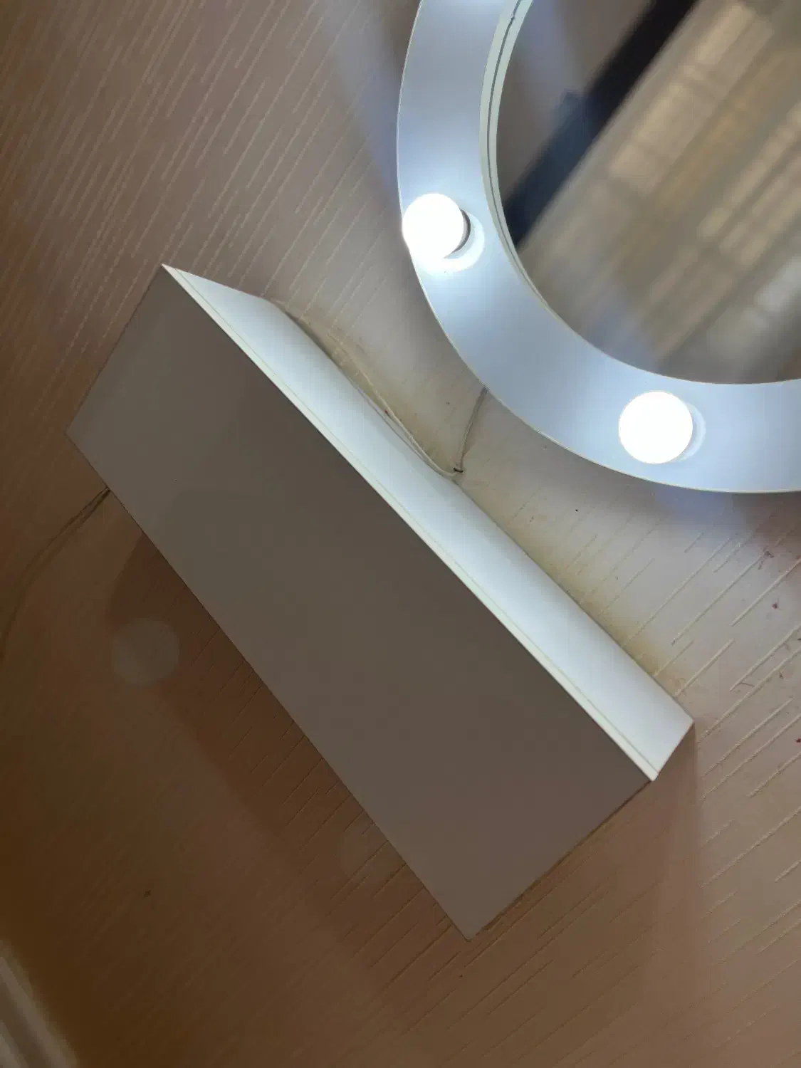 اینه چراغ دار گرد با میز|آینه|رشت, چمارسرا|دیوار