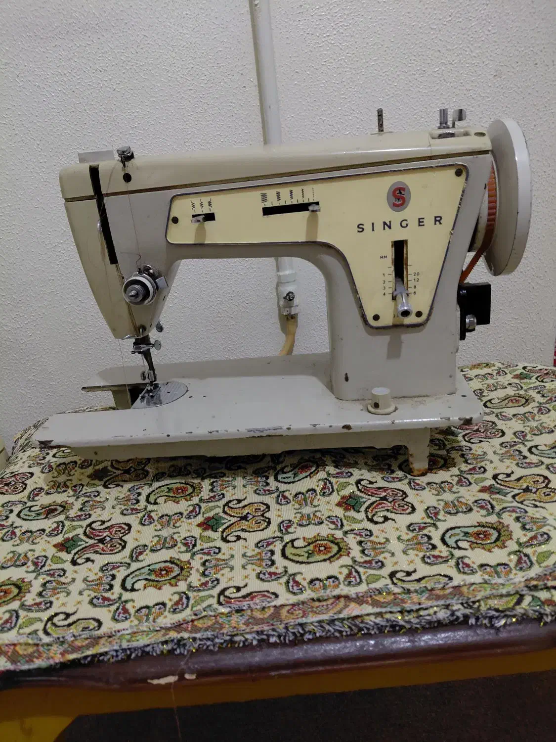 فروش یک چرخ خیاطی سینگر ایتالیایی قدیمی|چرخ خیاطی و ریسندگی|شاهین‌شهر, مخابرات (شهید بهشتی)|دیوار