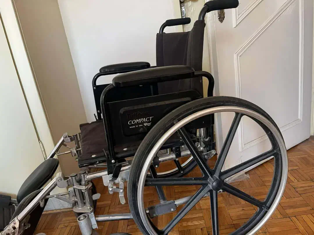 ویلچیر تخصصی طبی برند compact|آرایشی، بهداشتی، درمانی|تهران, شهرک دانشگاه شریف|دیوار