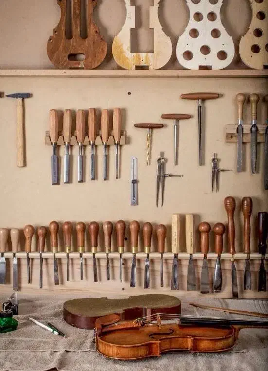 کارگاه ریگلاژ بازسازی تعمیر و فروش و تعویض ویولن|ویولن|تهران, استاد معین|دیوار